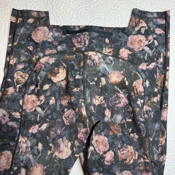 lululemon athletica Floral Print Leggings - Black and Pink - Picture 9 of 9